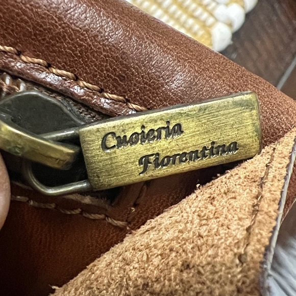 Vintage Elegant Brown Leather Messenger Bag. Genuine leather made in Italy - Picture 10 of 12